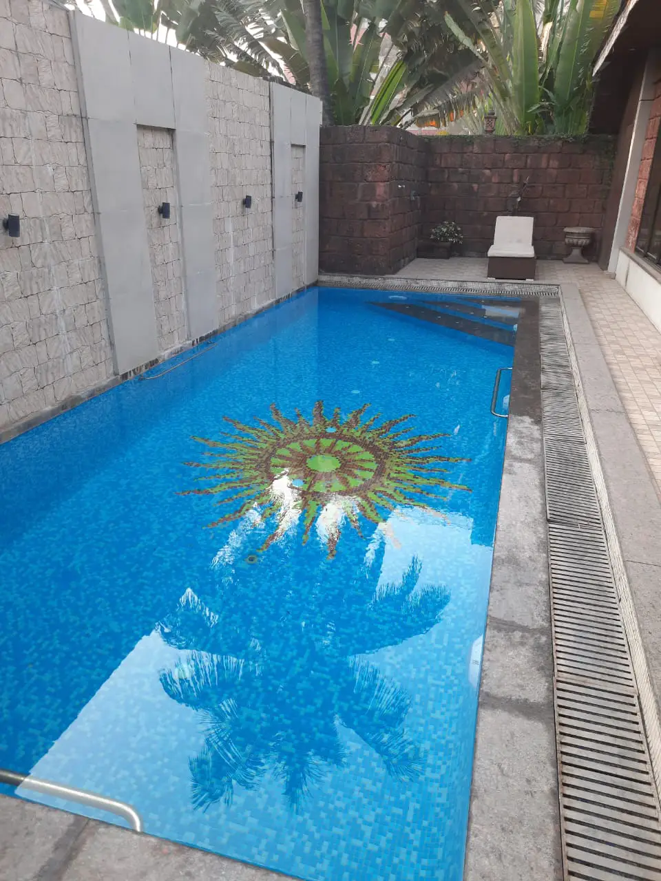 Residential swimming pool with mosaic floor detail